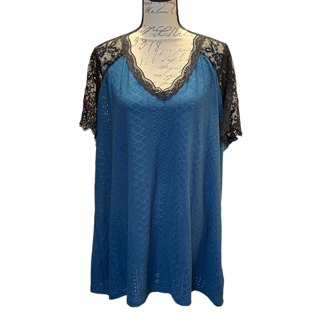 Bloomchic Lace Sleeve Perforated V Neck Shirt Size 22/24